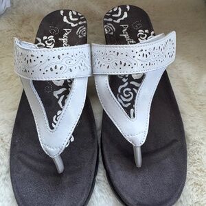 Propét women sandal/ flip flop new